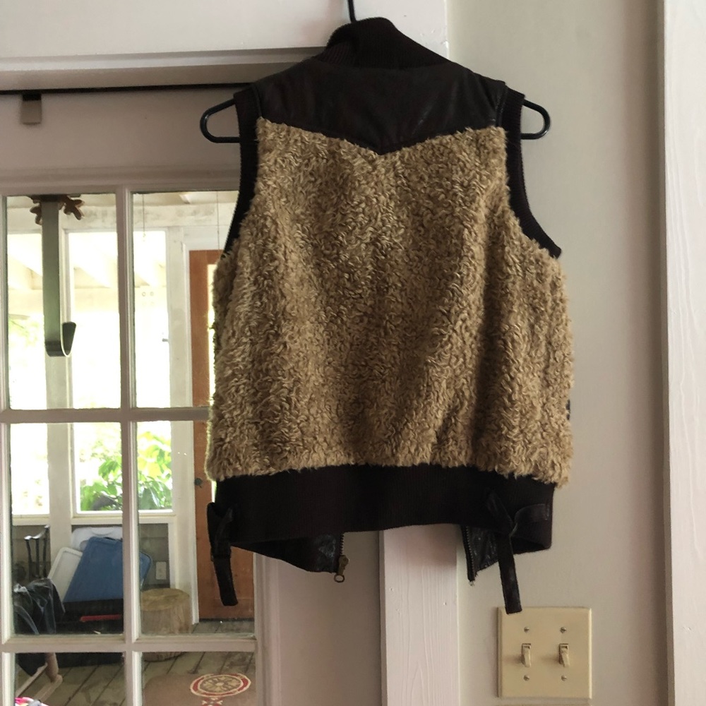 Vest - Picture 2 of 3